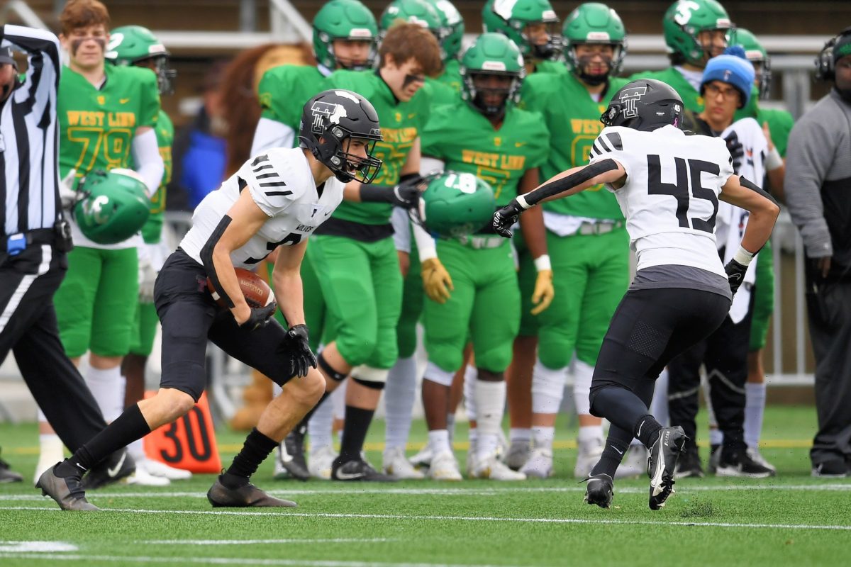 Tualatin.West-Linn.6A-football-semifinal.Leon-Neuschwander.10